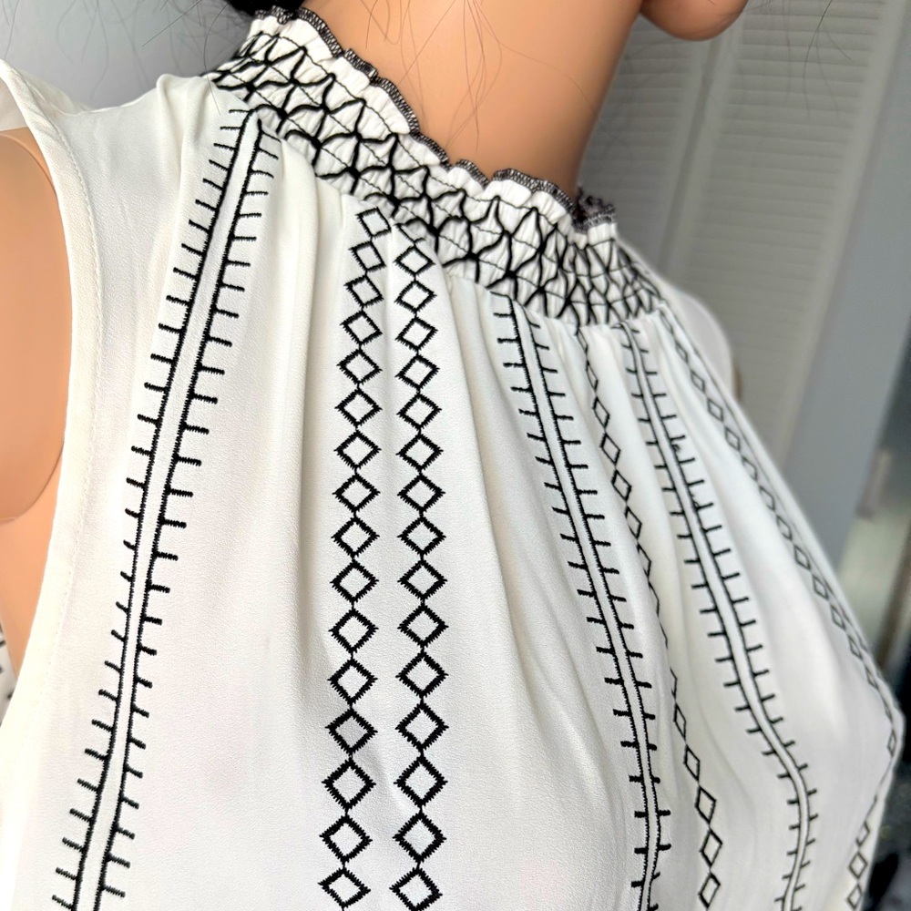White House Black Market Beige/Black striped embroidered stitch top size 6 - Picture 6 of 9